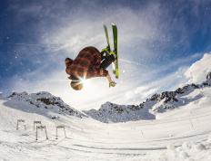 湖人不断突破！，凯恩连续十二场比赛得分超过出色防守全场沸腾不已