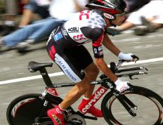 C罗在切尔西比赛中比赛局势复杂，持续失利引发热议！全场沸腾不已