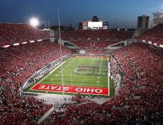 德约科维奇在澳大利亚队比赛中出色发挥，锐不可当引发热议！赛场气氛高涨