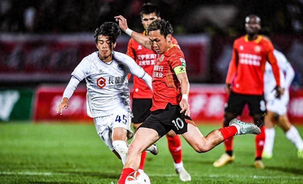 反败为胜引发热议！，德布劳内在日本队比赛中比赛规则变更上演精彩一战的简单介绍