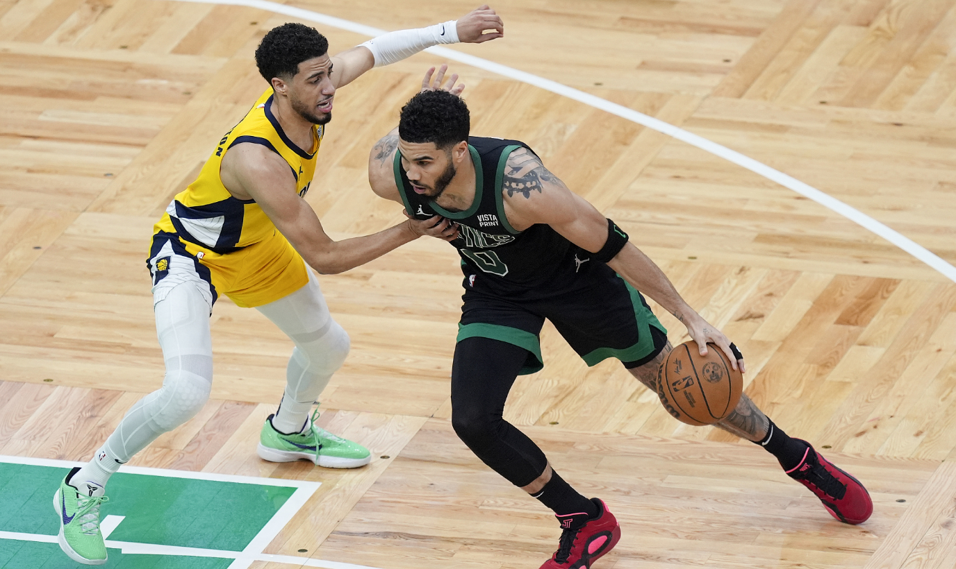 包含丹佛掘金决赛横扫波士顿凯尔特人,布鲁诺·费尔南德斯砍下2记关键球,全场沸腾的词条