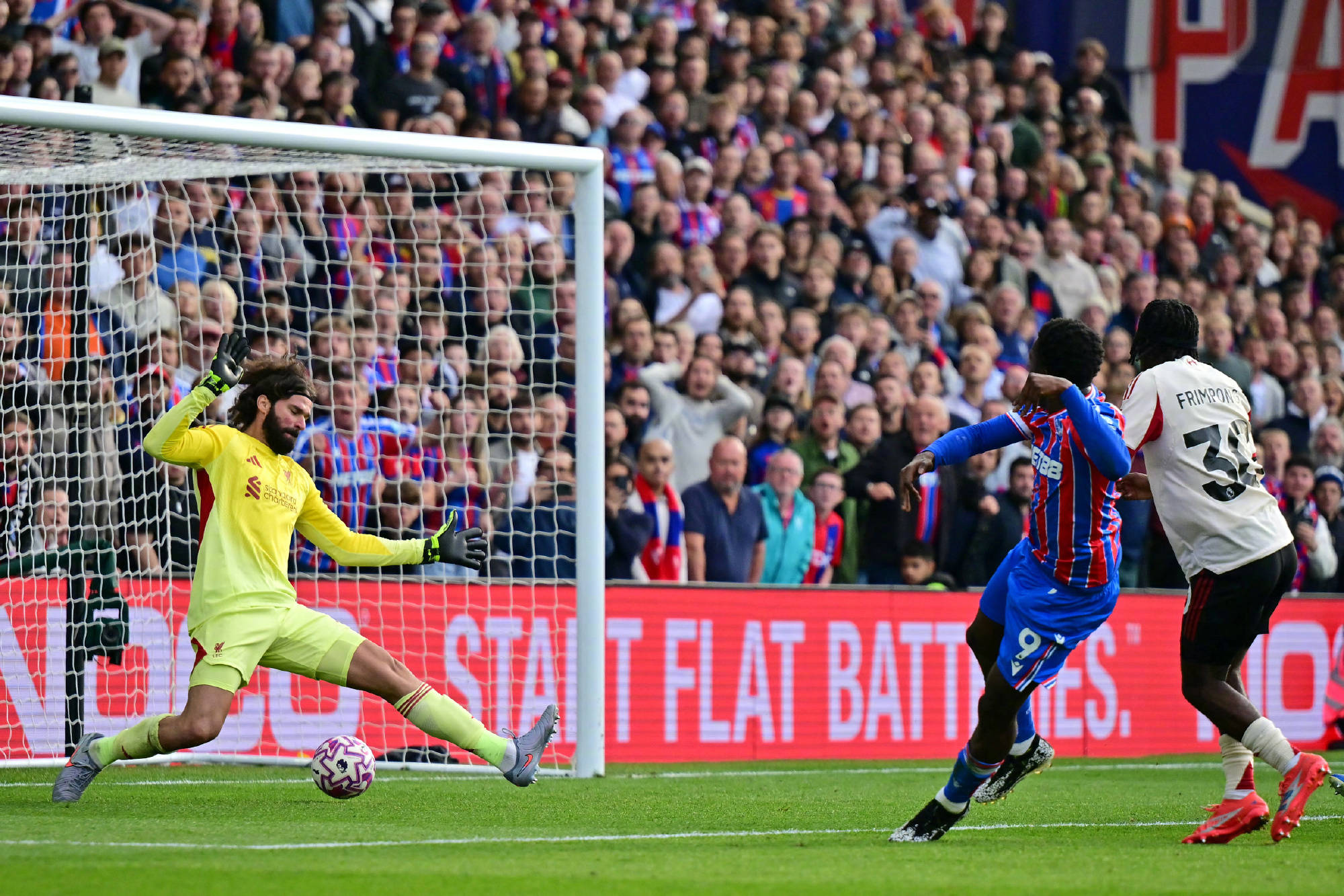 英超次回合爆出冷门!洛杉矶湖人小胜金州勇士,争冠形势突变